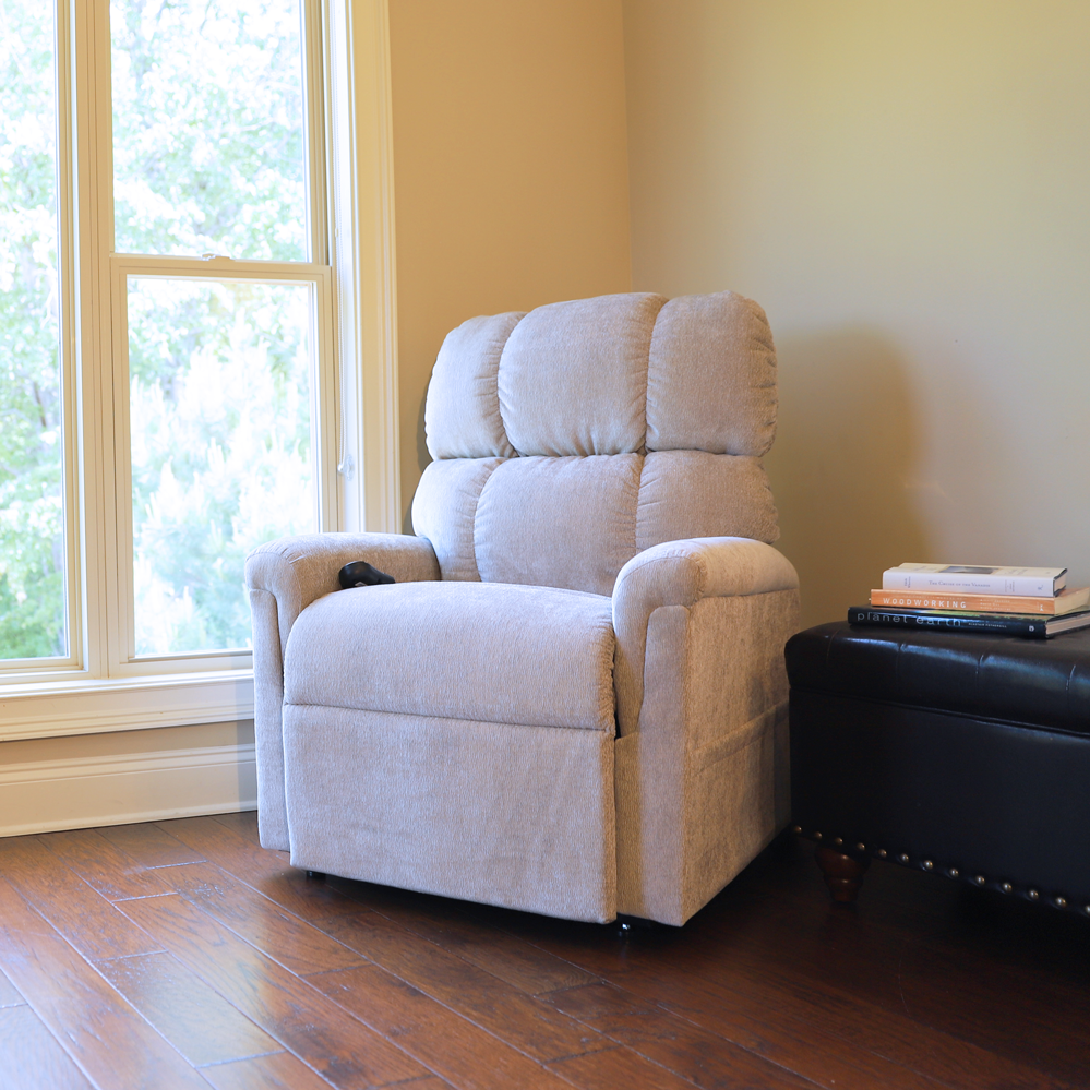 Rent a Golden PR535 Comforter with MaxiComfort lift chair recliner from Electropedic